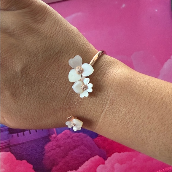 Elegant Kate spade Floral Bracelet with White Accents - Picture 1 of 3